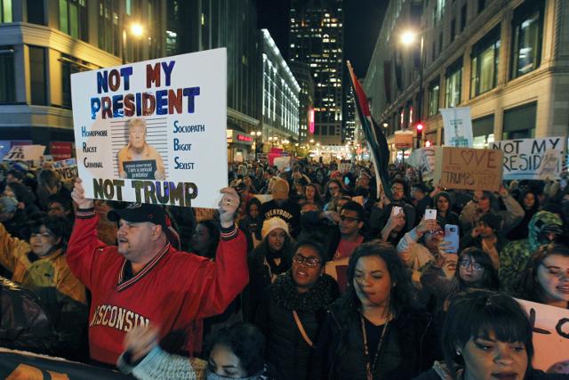 Anti-Trump protesters march in Milwaukee (Tanjug/AP)